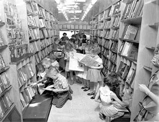 Children visiting a Minneapolis public Library bookmobile, 1952. Loc. no. L7 r133