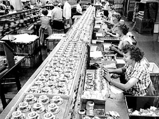 Honeywell Round Thermostats ready for final checkout and packaging, Golden Valley, ca. 1955. Loc. no. HD4.6 m1