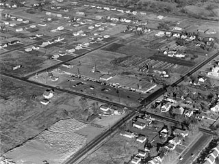 Aerial view, Lexington Plaza and surrounding area, Lexington and Larpenteur, Roseville, 1953. Loc. no. MR2.9 RS1 p13