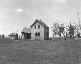 Photo: Farm abandoned after successive years of drought, possibly near Breckenridge, 1936.