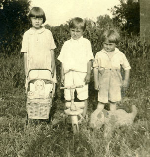 Photo: The three Bowers children (left to right): Millie, Harry, and David, 1929. 