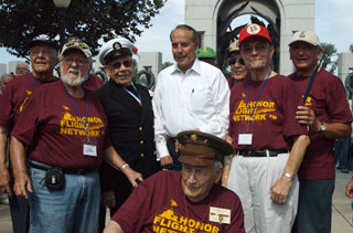 Ken Fritz met Senator Bob Dole at the World War II Memorial.