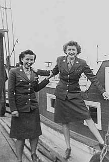 Anne Bosanko Green (left) and Flo in uniform, California, 1945.