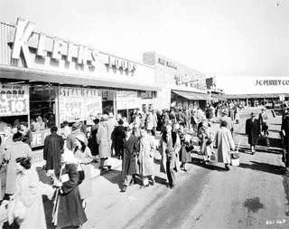 Crowd at the Hub Shopping Center, Richfield, 1954.