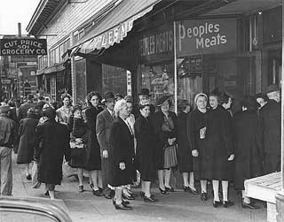 Photo: People waiting in line at People's Meats, 507 Wabasha, St. Paul, 1945.