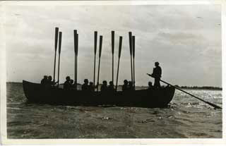 Merchant seamen in training exercise led by the coxswain (right), 1942-1945.