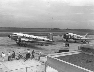 Photo: Northwest Airlines airplanes at Wold-Chamberlain Field, Minneapolis, 1941.