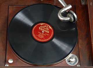 Object: Three phonograph records featuring Enrico Caruso, 1920s.