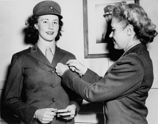 Photo: Martha Kufner becoming a Marine, 1944.