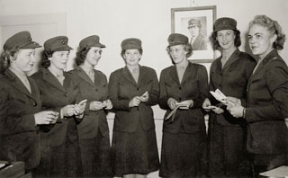 Martha Kufner (second from right) with fellow Marine recruits, 1944.