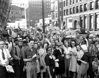 VJ Day crowd celebrating in downtown Minneapolis, September 2, 1945.
