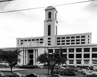 Photo: Montgomery Wards, University Avenue, St. Paul, 1950.